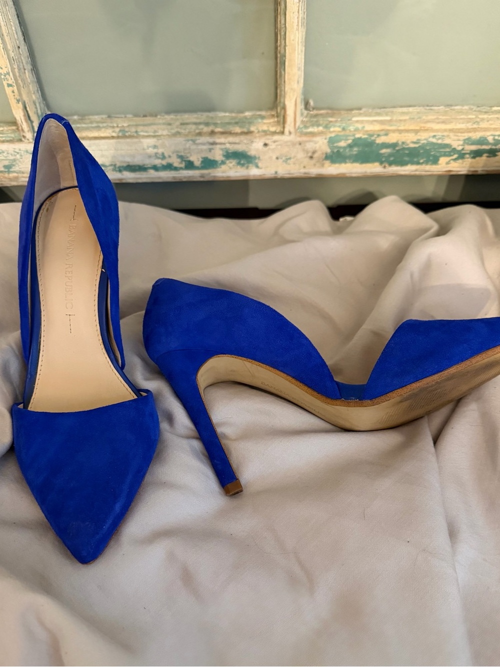 Banana Republic Adelia Bell Blue Suede Pointed Toe D’Orsay Pumps Heels Size 6